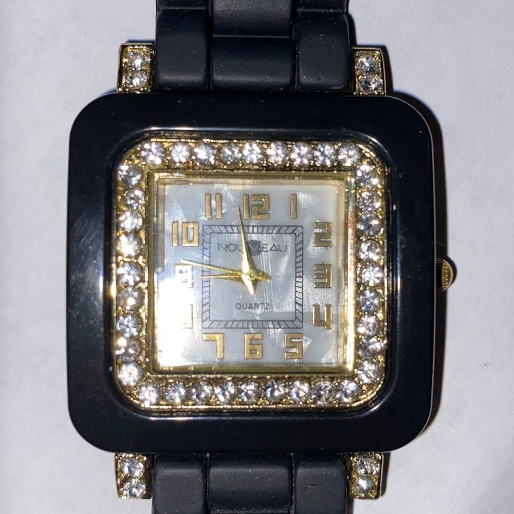 Nouveau Quartz Watch Silicon Band - Picture 1 of 7